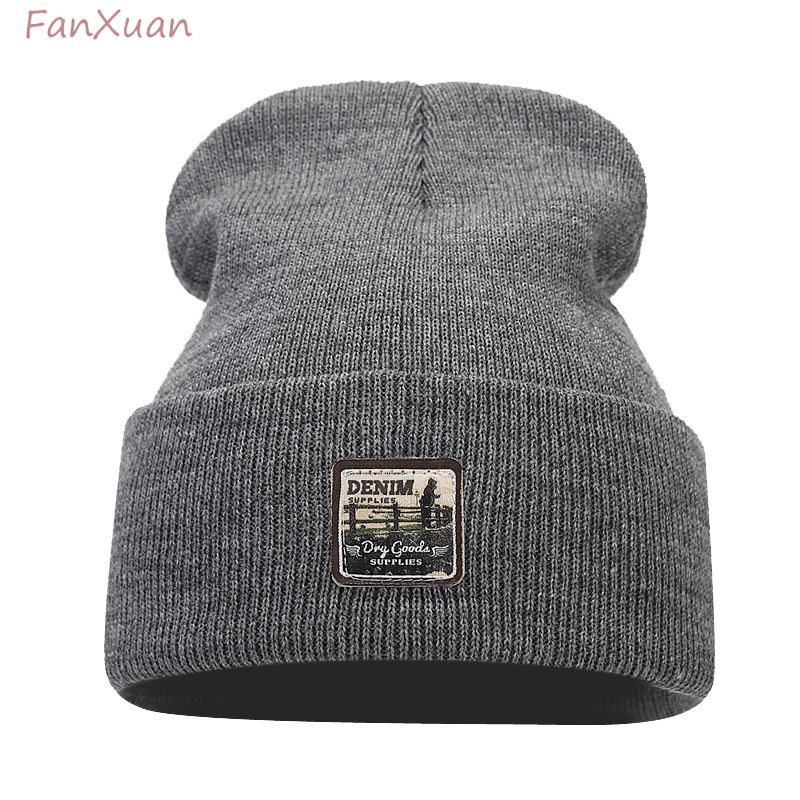 Women'S Fashion Labels - Bonnets tricotés avec étiquette de mode