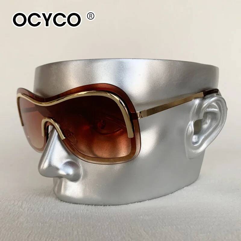 Women Fashion Pose - Lunettes de soleil OCYCO 2026 :