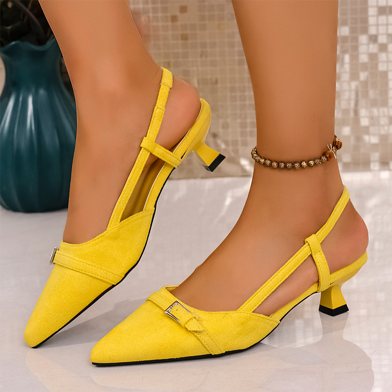Women'S Fashion For Summer 2025 - Mode jaune talons hauts sandales pour