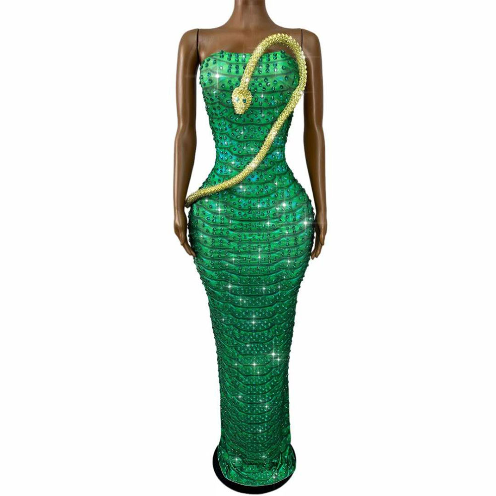 Women Fashion Designer Dresses Photos - Robe tube verte scintillante ornée de