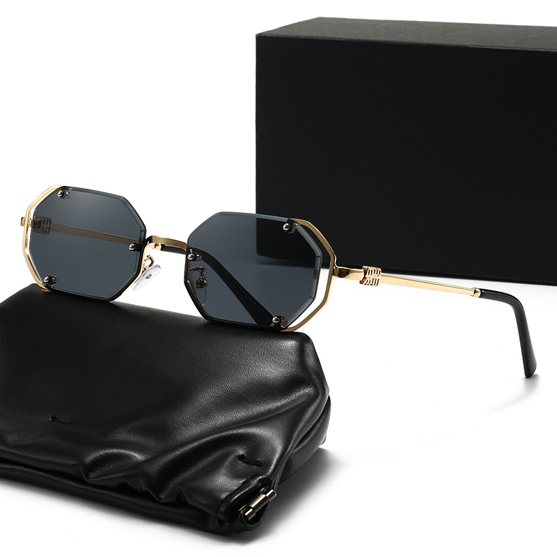 Lunettes de soleil polygonales - Women Fashion Pose avis et prix